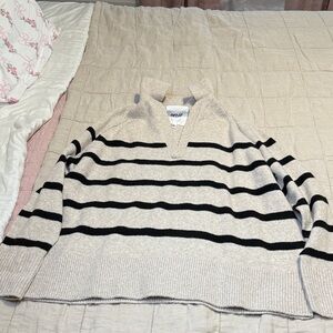 Aerie Black and Cream V-Neck Sweater